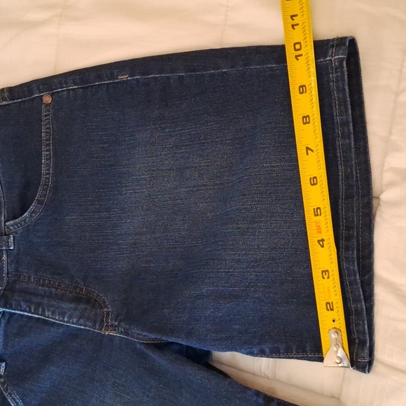 riders by lee mid rise medium wash modest knee length shorts sz 10 - Picture 5 of 5